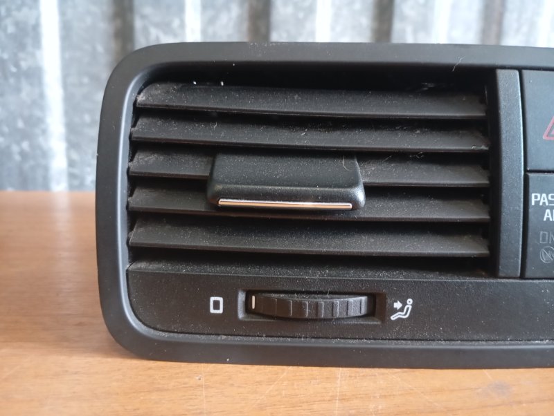 Дефлектор салона центральный Skoda YETI 2011 5L