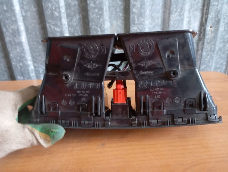 Дефлектор салона центральный Skoda YETI 2011 5L