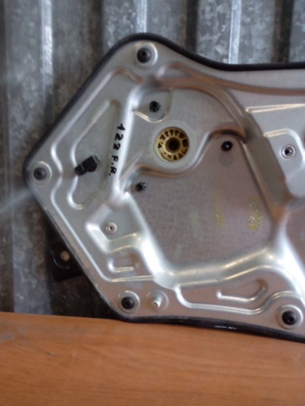 Стеклоподъемник Skoda YETI 2011 5L