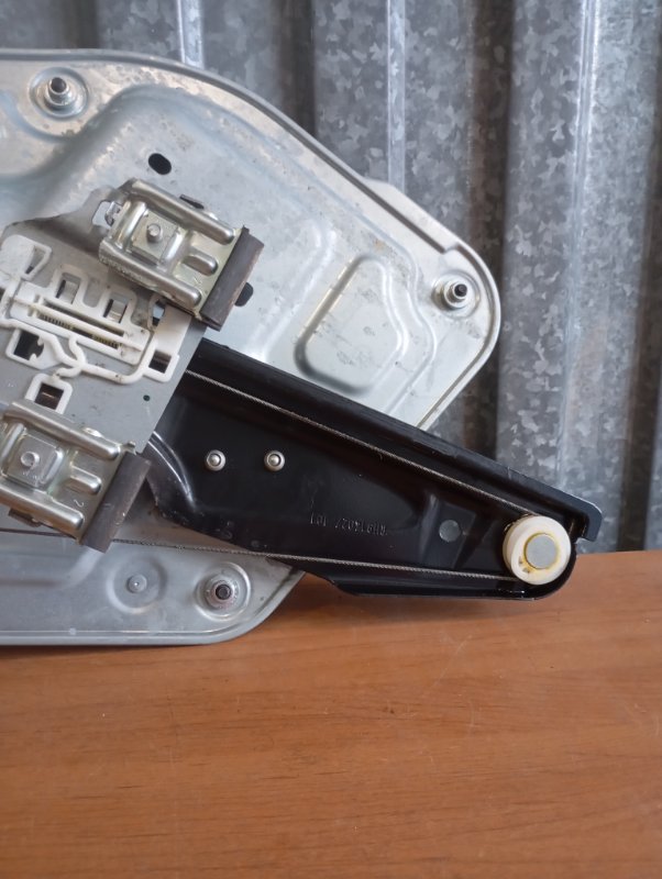 Стеклоподъемник Skoda YETI 2011 5L