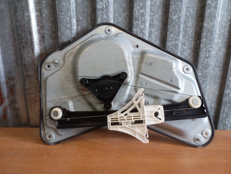 Стеклоподъемник Skoda YETI 2011 5L