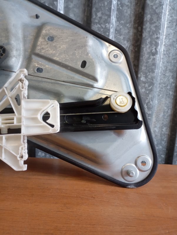 Стеклоподъемник Skoda YETI 2011 5L