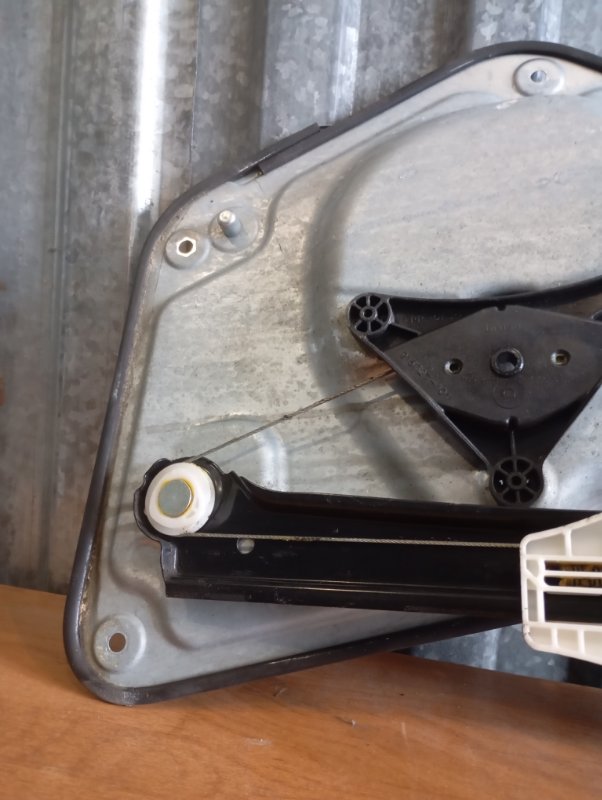 Стеклоподъемник Skoda YETI 2011 5L