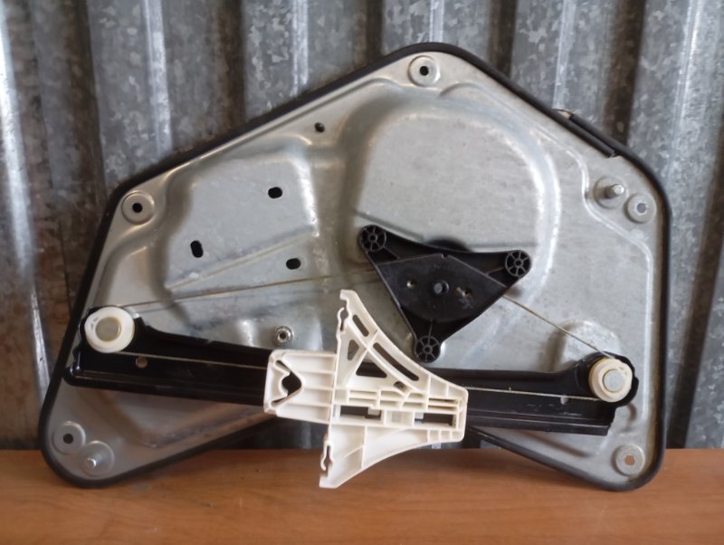 Стеклоподъемник Skoda YETI 2011 5L