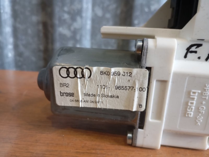 Мотор стеклоподъемника Skoda YETI 2011 5L