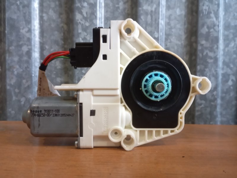 Мотор стеклоподъемника Skoda YETI 2011 5L