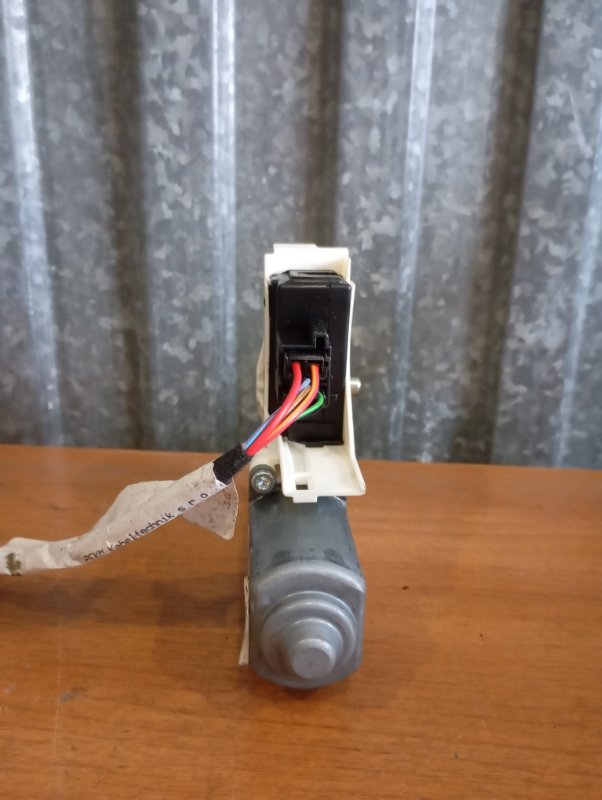 Мотор стеклоподъемника Skoda YETI 2011 5L