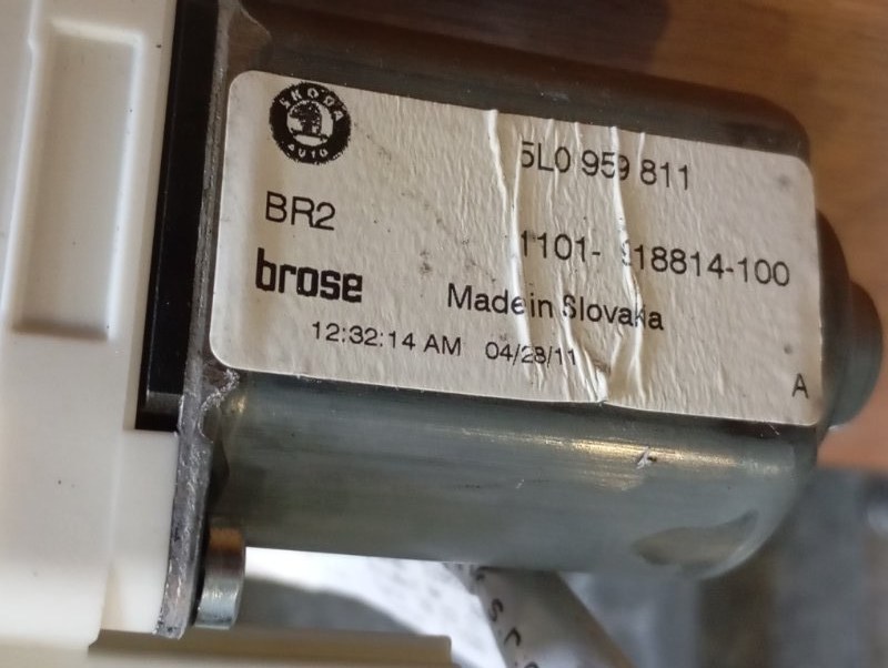 Мотор стеклоподъемника Skoda YETI 2011 5L