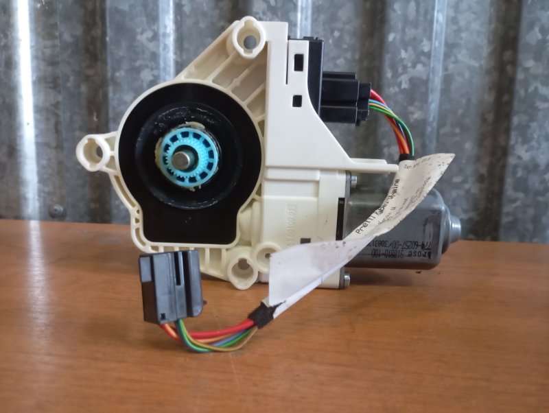 Мотор стеклоподъемника Skoda YETI 2011 5L