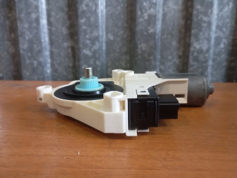 Мотор стеклоподъемника Skoda YETI 2011 5L