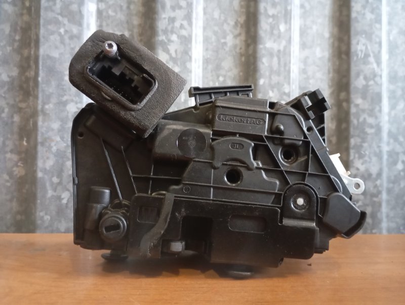 Замок двери Skoda YETI 2011 5L