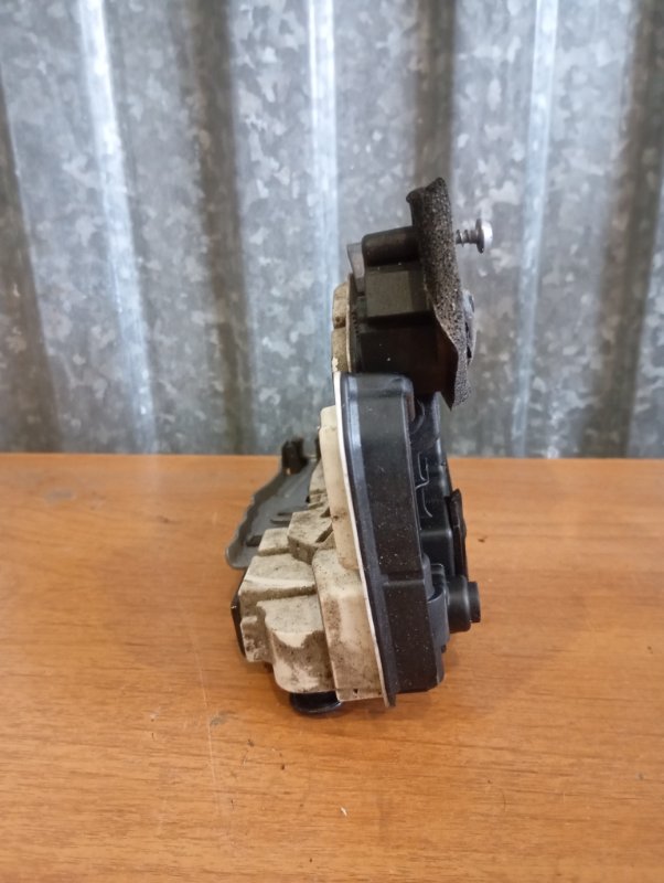 Замок двери Skoda YETI 2011 5L