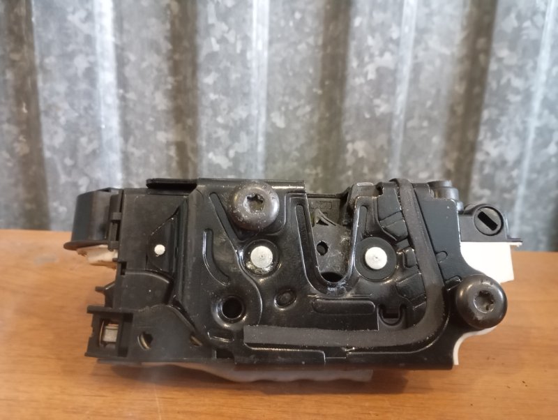 Замок двери Skoda YETI 2011 5L