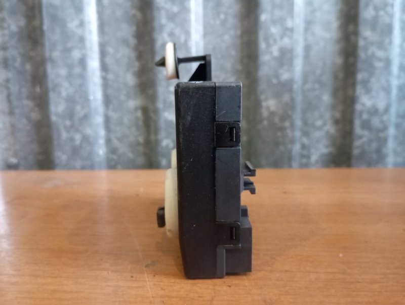 Блок управления двери Skoda YETI 2011 5L