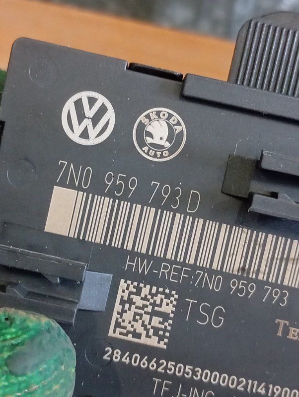 Блок управления двери Skoda YETI 2011 5L