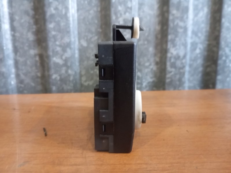 Блок управления двери Skoda YETI 2011 5L