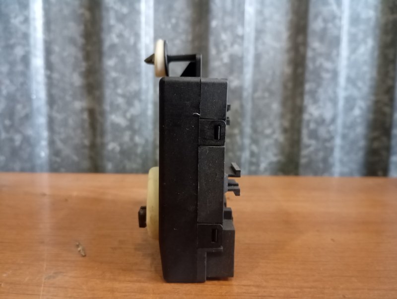 Блок управления двери Skoda YETI 2011 5L