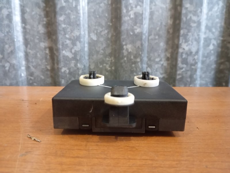 Блок управления двери Skoda YETI 2011 5L