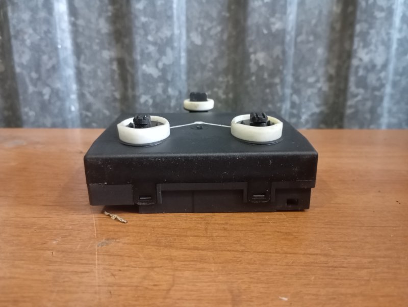 Блок управления двери Skoda YETI 2011 5L