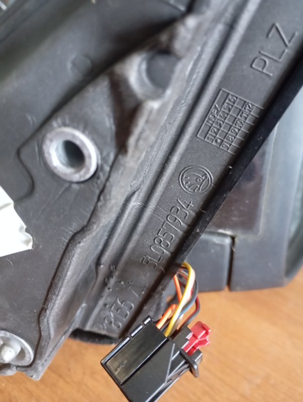 Зеркало боковое Skoda YETI 2011 5L