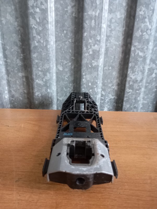 Кронштейн ручки двери Skoda YETI 2011 5L