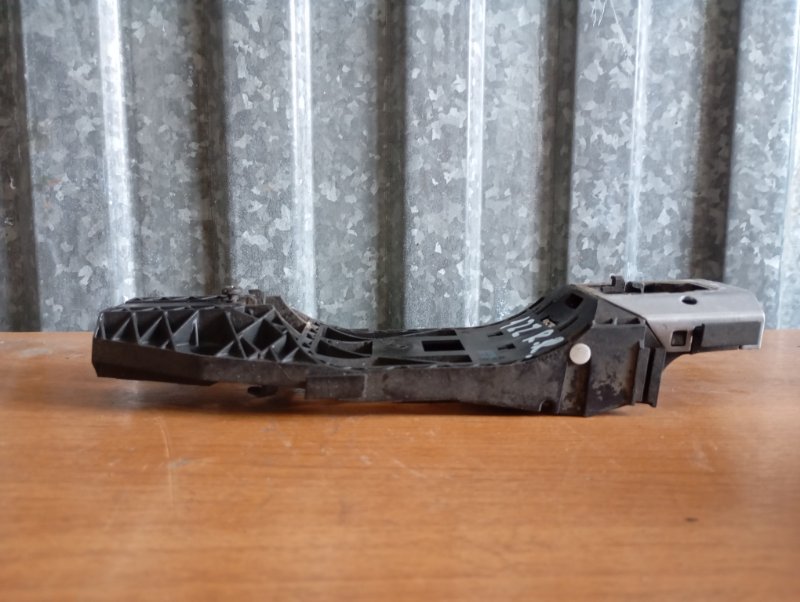 Кронштейн ручки двери Skoda YETI 2011 5L