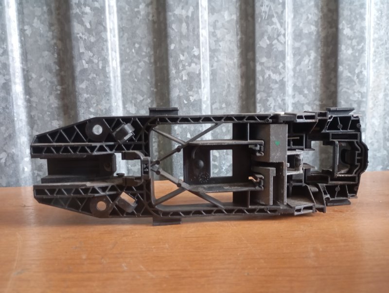 Кронштейн ручки двери Skoda YETI 2011 5L