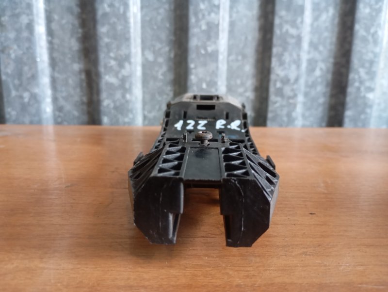 Кронштейн ручки двери Skoda YETI 2011 5L