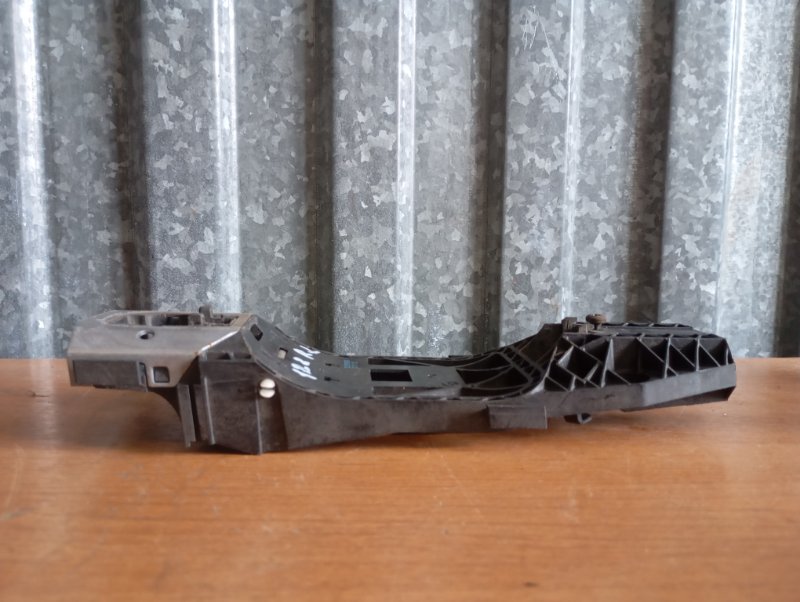 Кронштейн ручки двери Skoda YETI 2011 5L