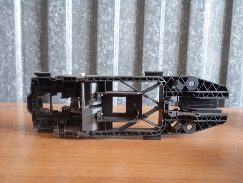 Кронштейн ручки двери Skoda YETI 2011 5L