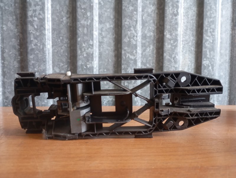 Кронштейн ручки двери Skoda YETI 2011 5L