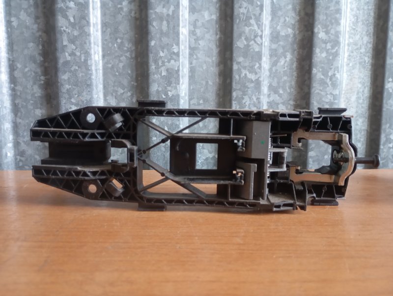 Кронштейн ручки двери Skoda YETI 2011 5L