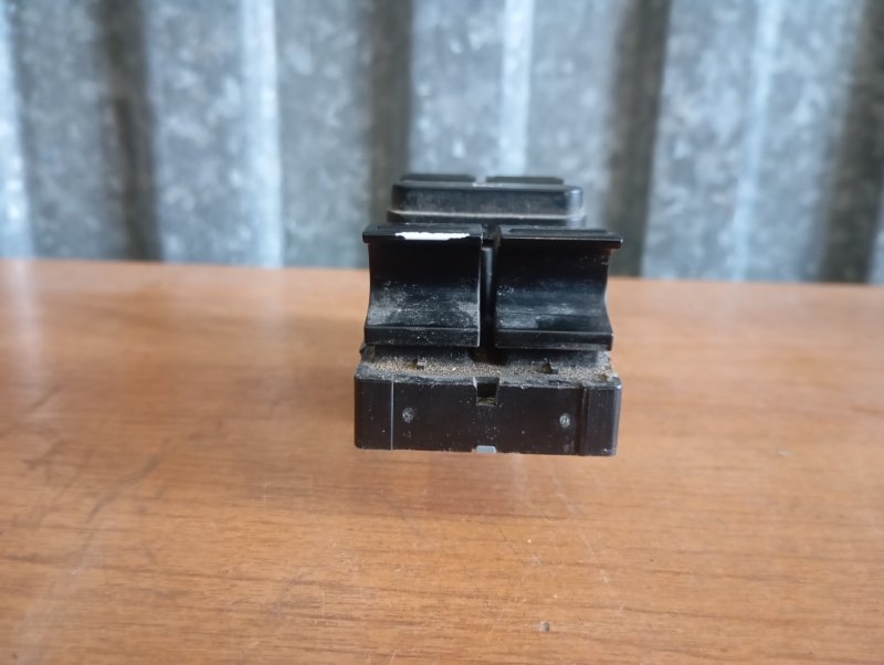 Блок управления стеклоподъемниками Skoda YETI 2011 5L