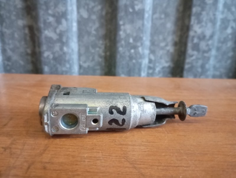 Личинка замка двери Skoda YETI 2011 5L