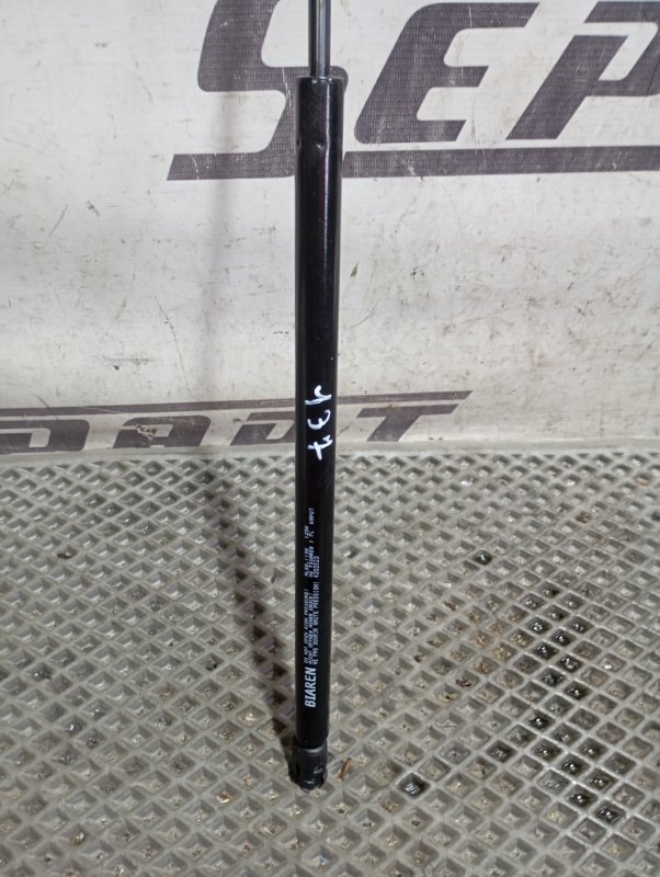 Амортизаторы капота Volkswagen Touareg 2006 GP