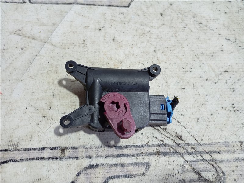 Сервопривод заслонки печки Volkswagen Passat 2012 B7