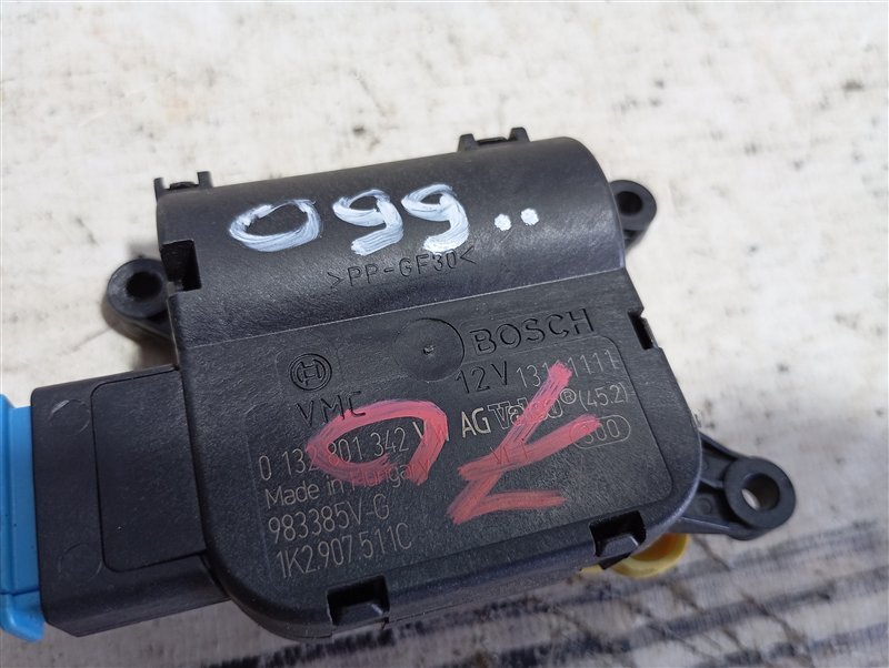 Сервопривод заслонки печки Volkswagen Passat 2012 B7