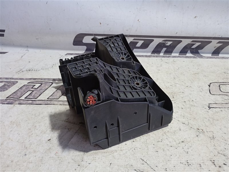 Кронштейн блока предохранителей Volkswagen Passat 2006 B6