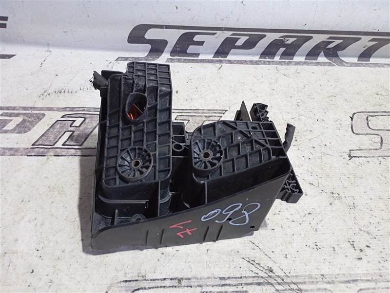 Кронштейн блока предохранителей Volkswagen Passat 2006 B6