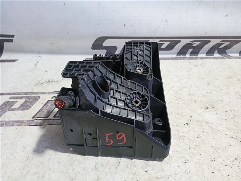 Кронштейн блока предохранителей Volkswagen Passat 2008 B6