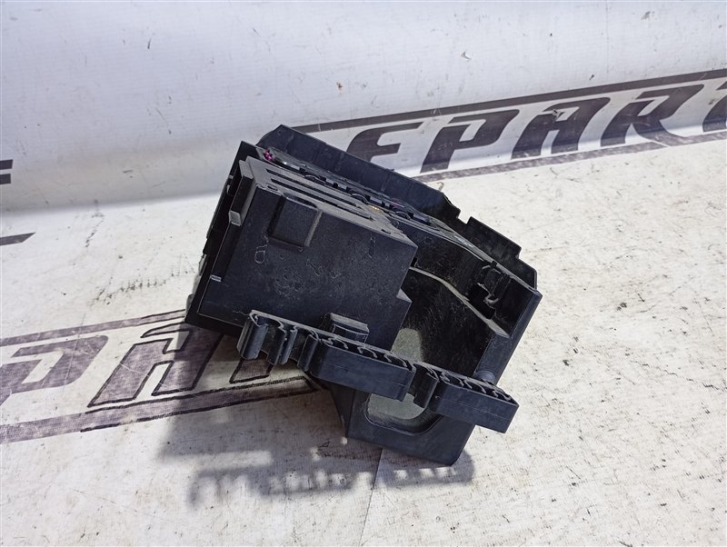 Кронштейн блока предохранителей Volkswagen Passat 2008 B6