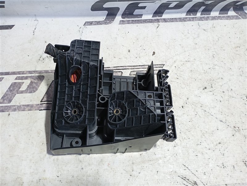 Кронштейн блока предохранителей Volkswagen Passat 2008 B6