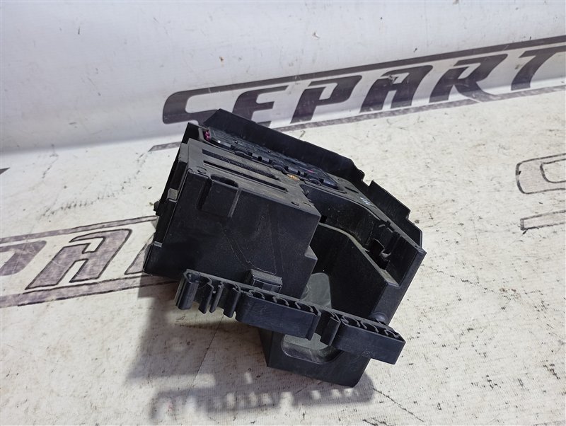 Кронштейн блока предохранителей Volkswagen Passat 2008 B6