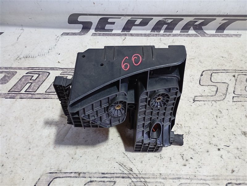 Кронштейн блока предохранителей Volkswagen Passat 2008 B6