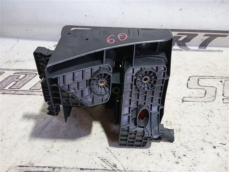 Кронштейн блока предохранителей Volkswagen Passat 2008 B6