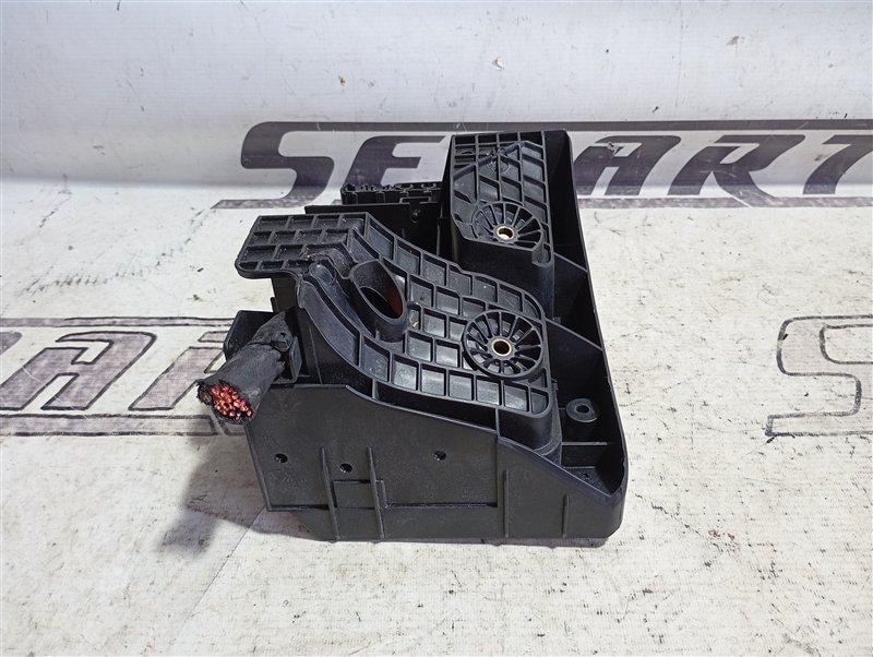 Кронштейн блока предохранителей Volkswagen Passat 2008 B6