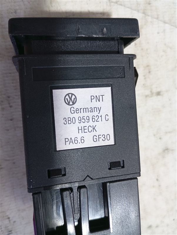 Кнопка обогрева заднего стекла Volkswagen Passat 2002 B5