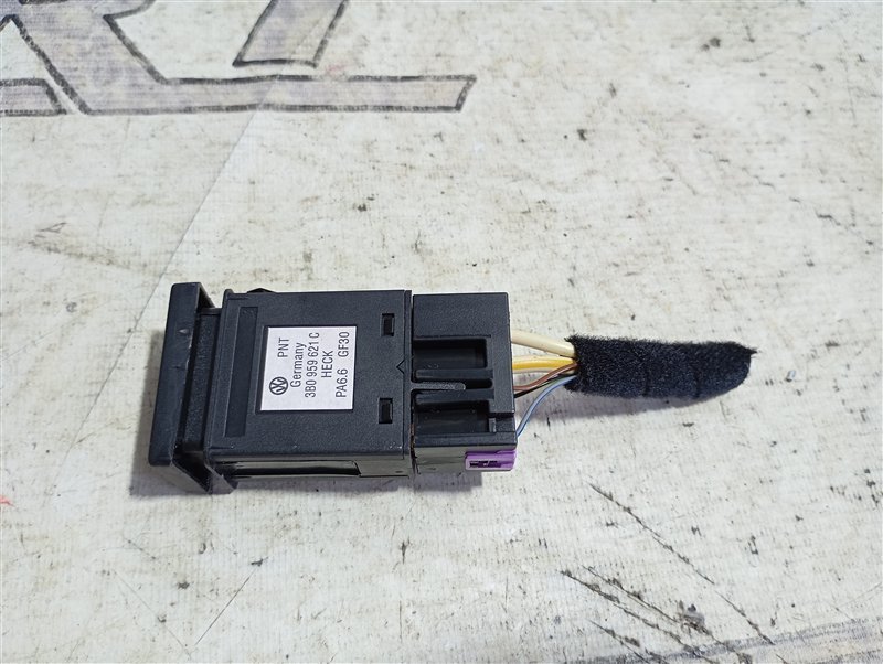 Кнопка обогрева заднего стекла Volkswagen Passat 2002 B5