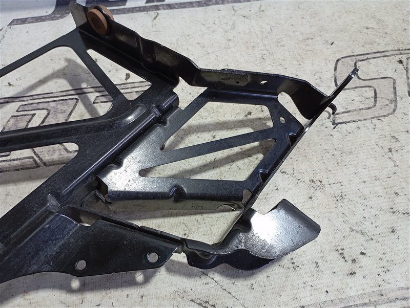 Кронштейн радиатора Audi A6 2013 C7