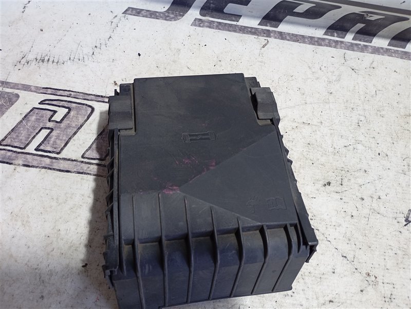 Крышка блока предохранителей Volkswagen Passat 2006 B6